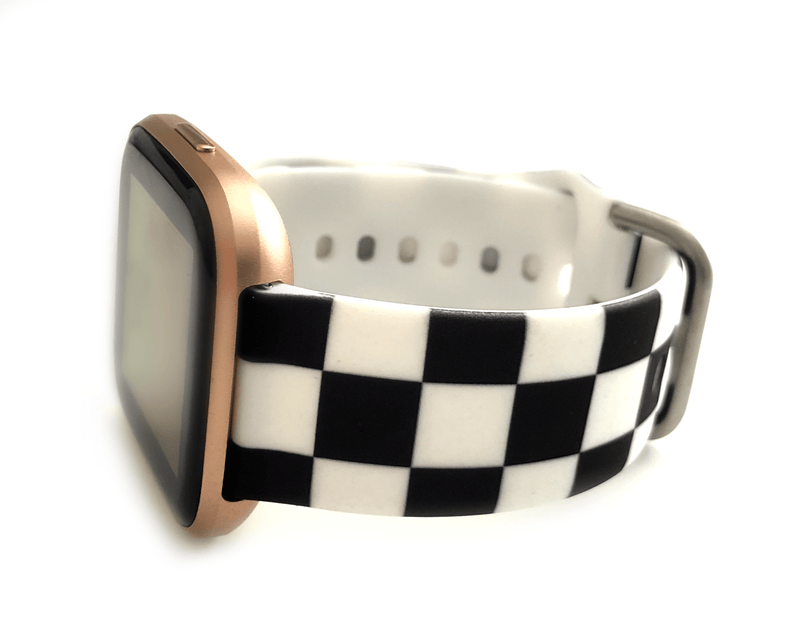 This sporty black and white checkered Fitbit watch band is the must have band of the season! Looks great on men, women and children. Spring bar is 23mm Compatible with: Fitbit Versa/Fitbit Versa 2/Fitbit Versa Lite