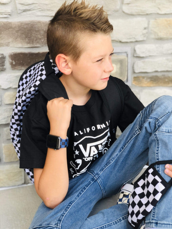 This sporty unisex apple watch band is the must have band of the season!  This black and blue checkered band is only available in size 42/44mm for now. Sizes: Small/Medium will fit wrist size 5”-7.5” Medium/Large will fit wrist sizes 6”-8.25”