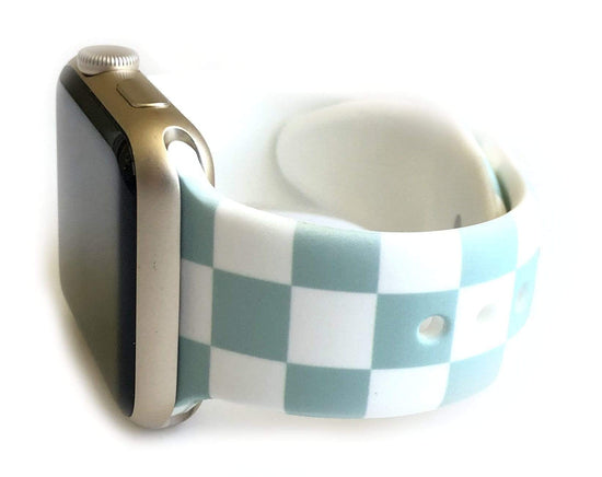 This sporty light blue and white checkerboard silicone apple watch band is the must have band of the season! Looks great on men, women and children. Sizes: Small/Medium will fit wrist size 5”-7.5” Medium/Large will fit wrist sizes 6”-8.25”