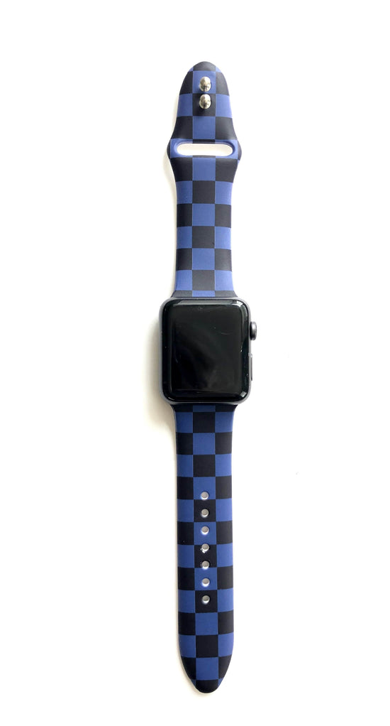 This sporty black and blue checkerboard silicone apple watch band is the must have band of the season! Looks great on men, women and children. Sizes: Small/Medium will fit wrist size 5”-7.5” Medium/Large will fit wrist sizes 6”-8.25”