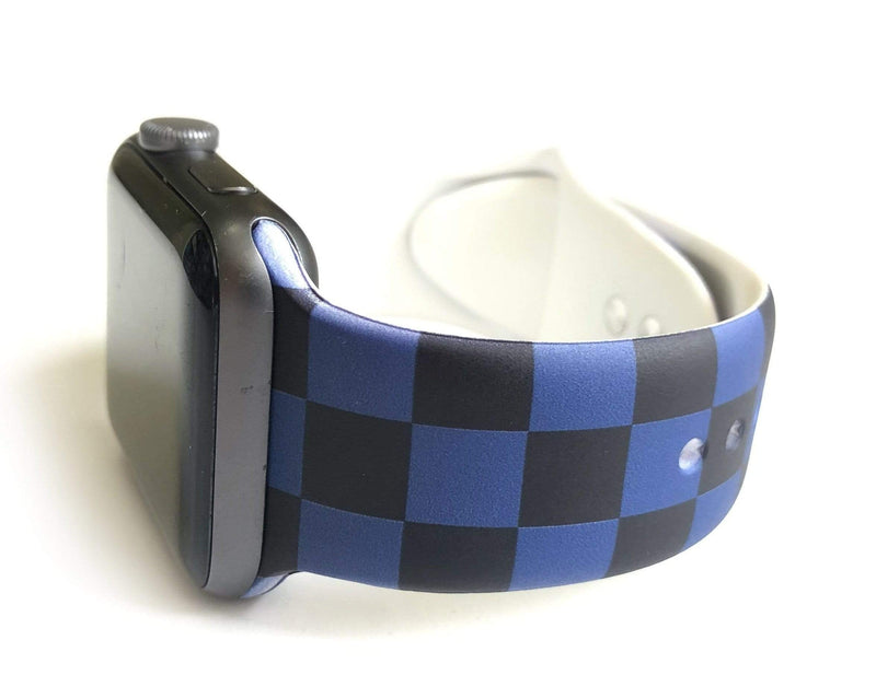 This sporty black and blue checkerboard silicone apple watch band is the must have band of the season! Looks great on men, women and children. Sizes: Small/Medium will fit wrist size 5”-7.5” Medium/Large will fit wrist sizes 6”-8.25”