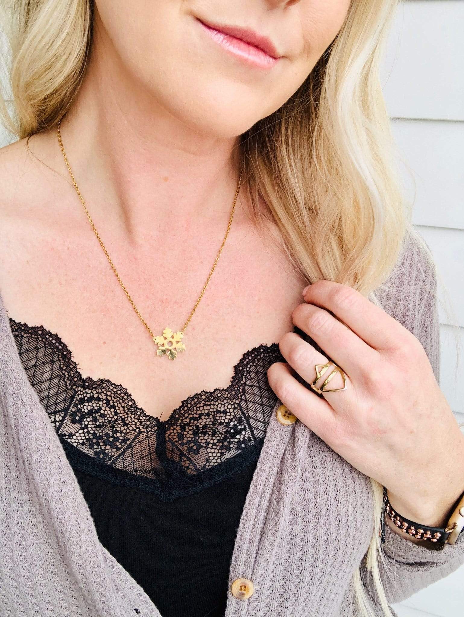 DOORBUSTER- Gold Snowflake Necklace