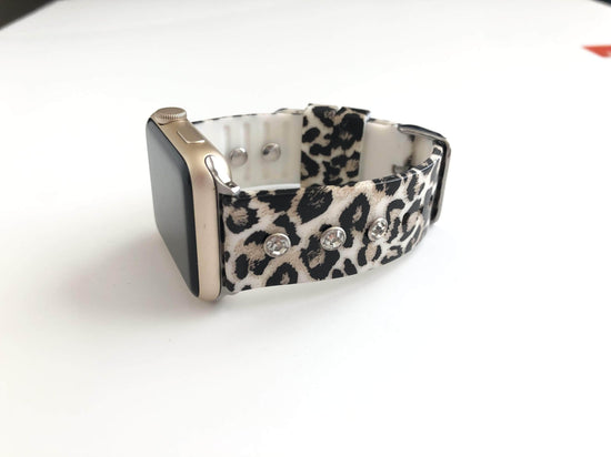 This gorgeous leopard print, silicone Apple Watch Band has a touch of bling that you have come to expect from a Copper Robin Watch . Three beautiful glass crystal studs adorn each side of the band. If bling is not your thing, you may also purchase the diva with out crystal studs. Fits watch sizes 38/40 and 42/44 in all series.  Fits wrist size 5.5''- 7.5"  leopard print may differ slightly from that pictured. 